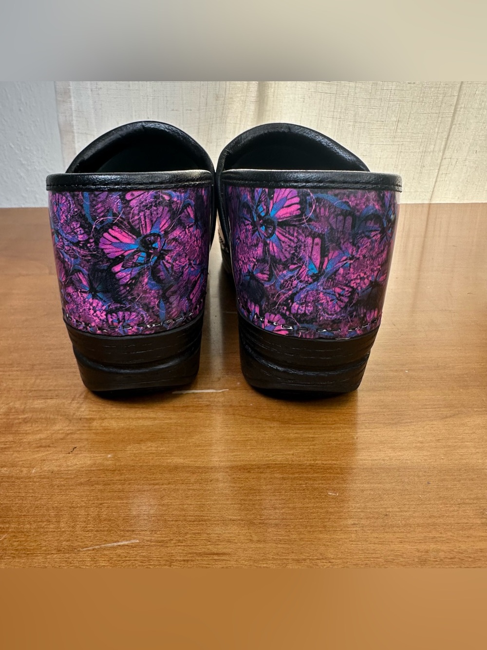Dansko Professional XP Clogs Butterfly/Floral Patent Leather Size 38 (US 8) - Picture 6 of 12